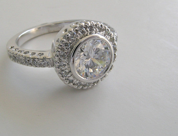 HALO ENGAGEMENT RING SETTING WITH DIAMOND ACCENTS