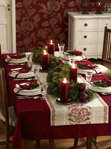 Traditonal Christmas Table setting