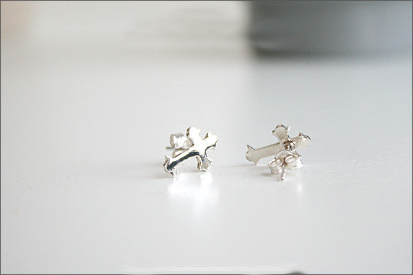 small cross earrings studs