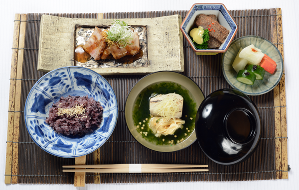 traditional japanese kaiseki meal