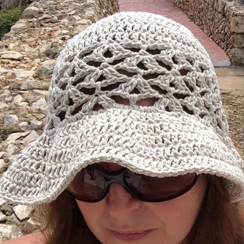 Mara sun hat pattern by Drops Design, crocheted by Cotton Pod