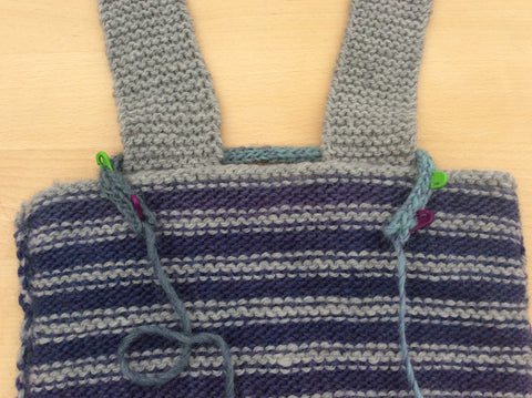 Knitted bag using DROPS Alaska and Big Delight Atlantis