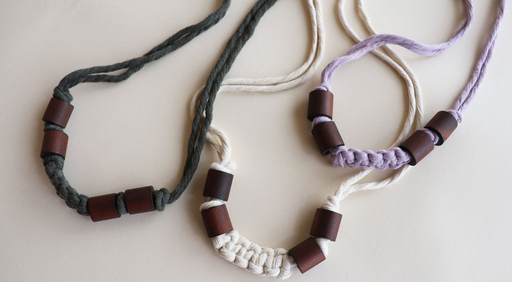 LUCKY U NECKLACES with wooden beads - Modern Macrame