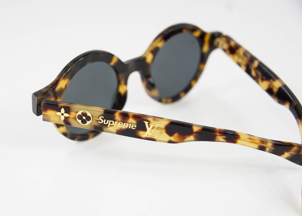 Sunglasses Louis Vuitton x Supreme Red in Plastic - 16623144