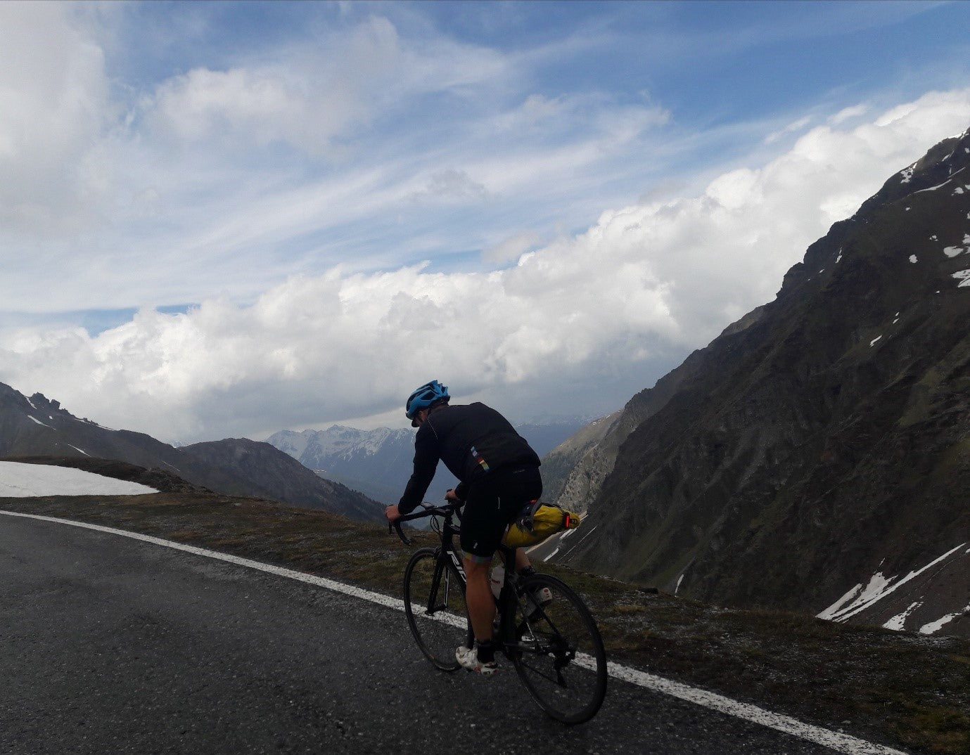 Nearing the summit of the Umbrail pass.