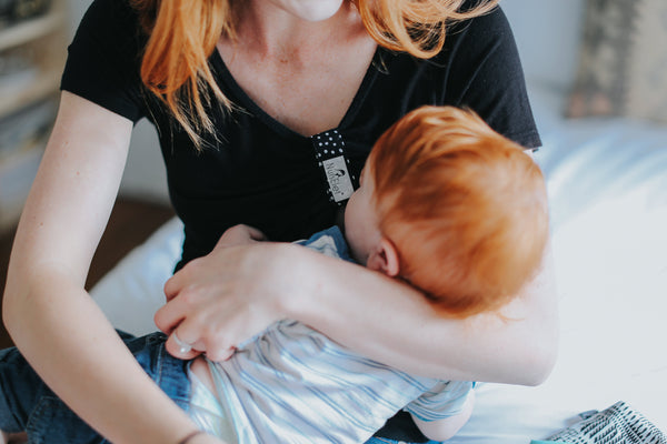 nurselet-breastfeeding-hold-types-cradle-hold0side-lying-hold-cross-cradle-hold-footbal-hold-breastfeeding-shirt-holder