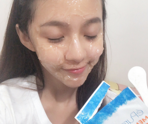 éPure Membranous Jelly Masque on face