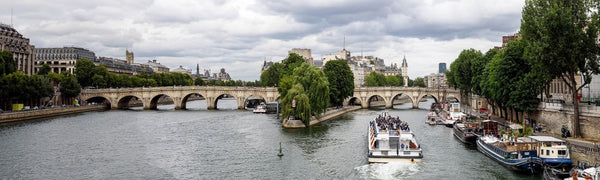 Travel adapter for France