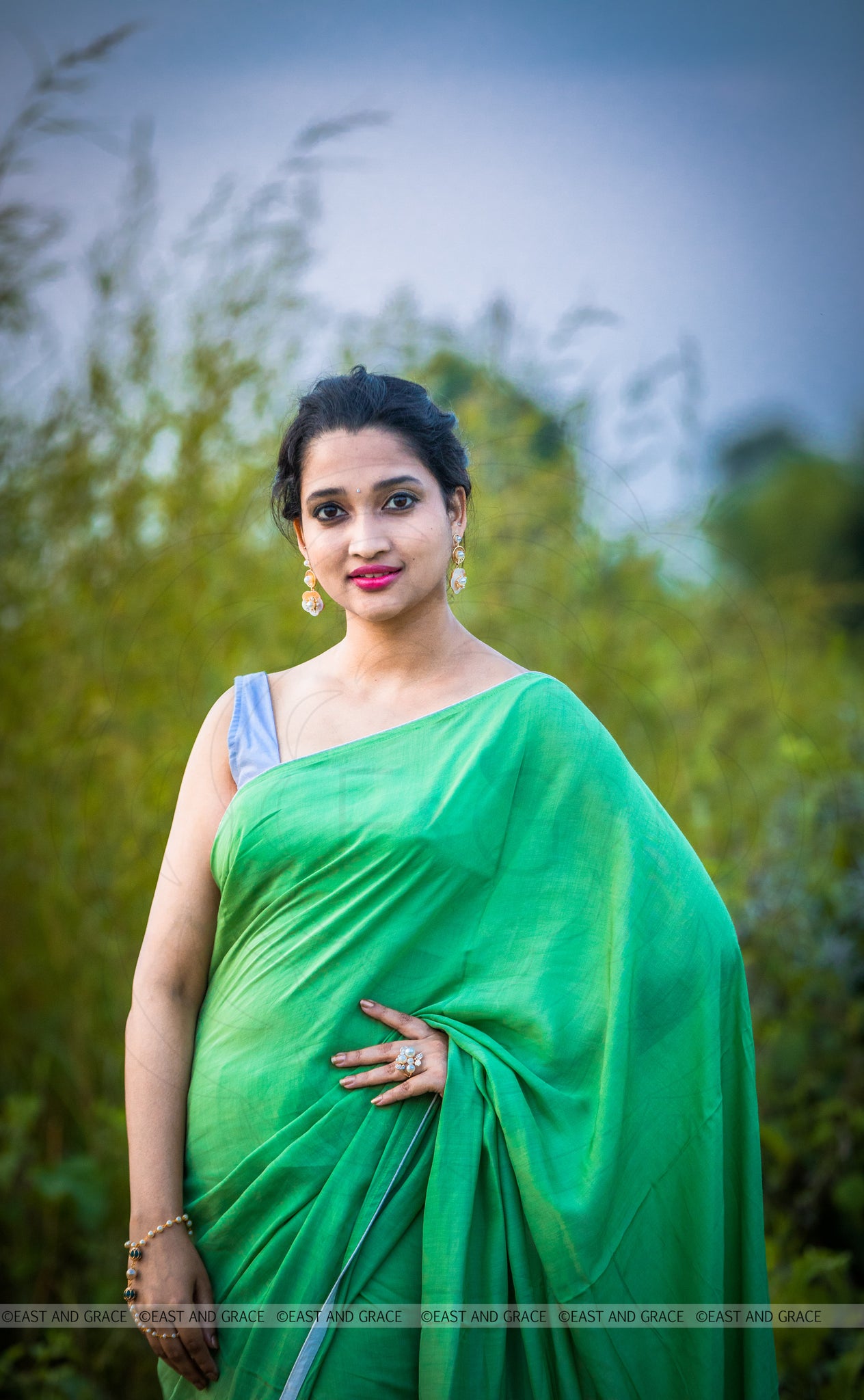 Mugdha Muslin-Cotton Hand-Painted Swans Saree