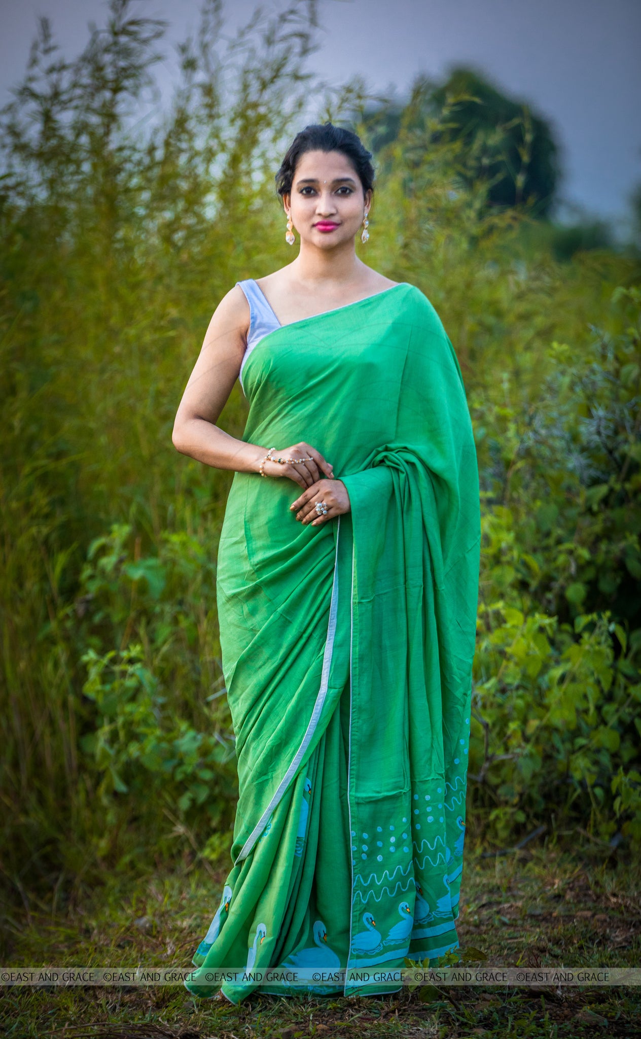 Mugdha Muslin-Cotton Hand-Painted Swans Saree