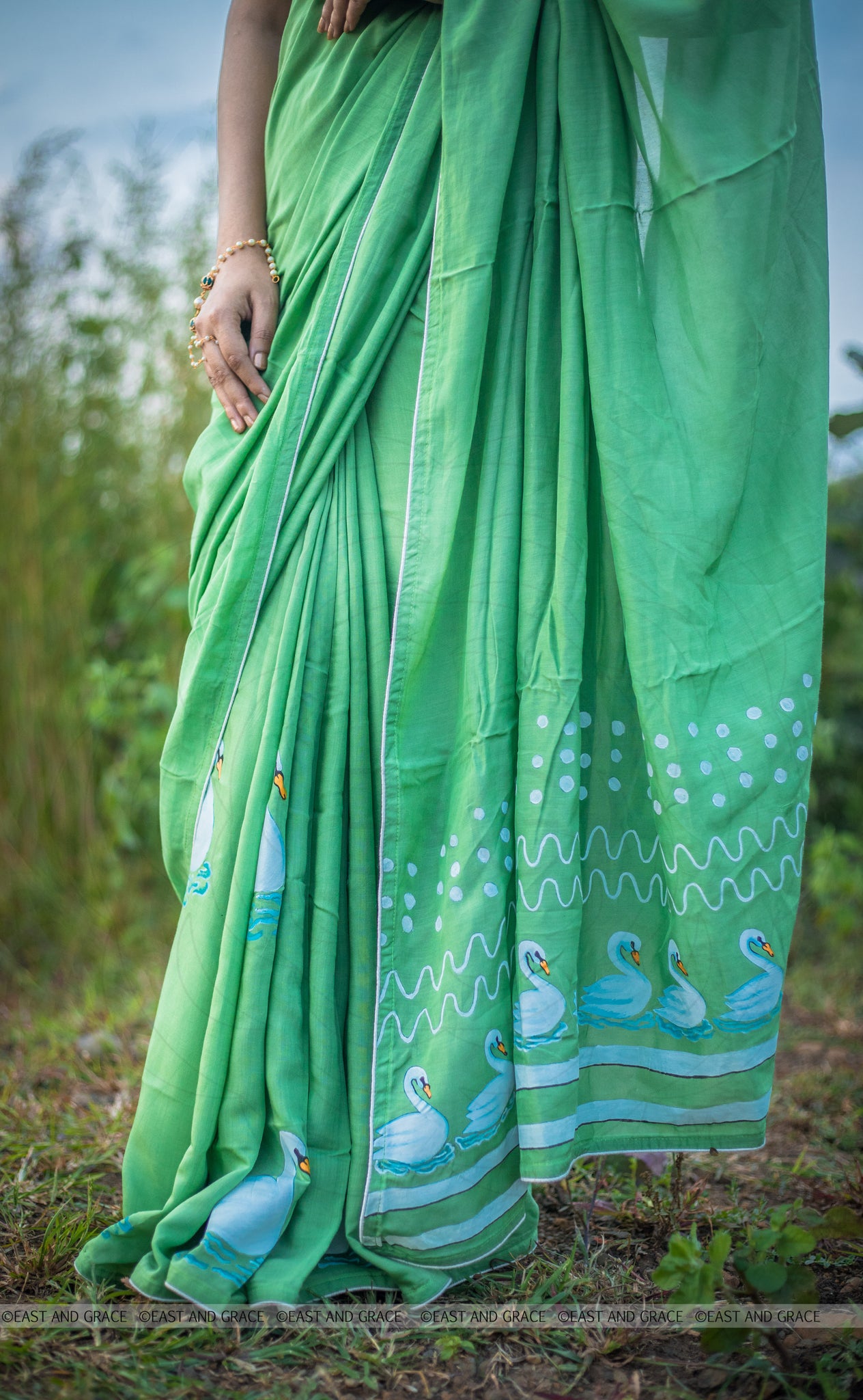 Mugdha Muslin-Cotton Hand-Painted Swans Saree