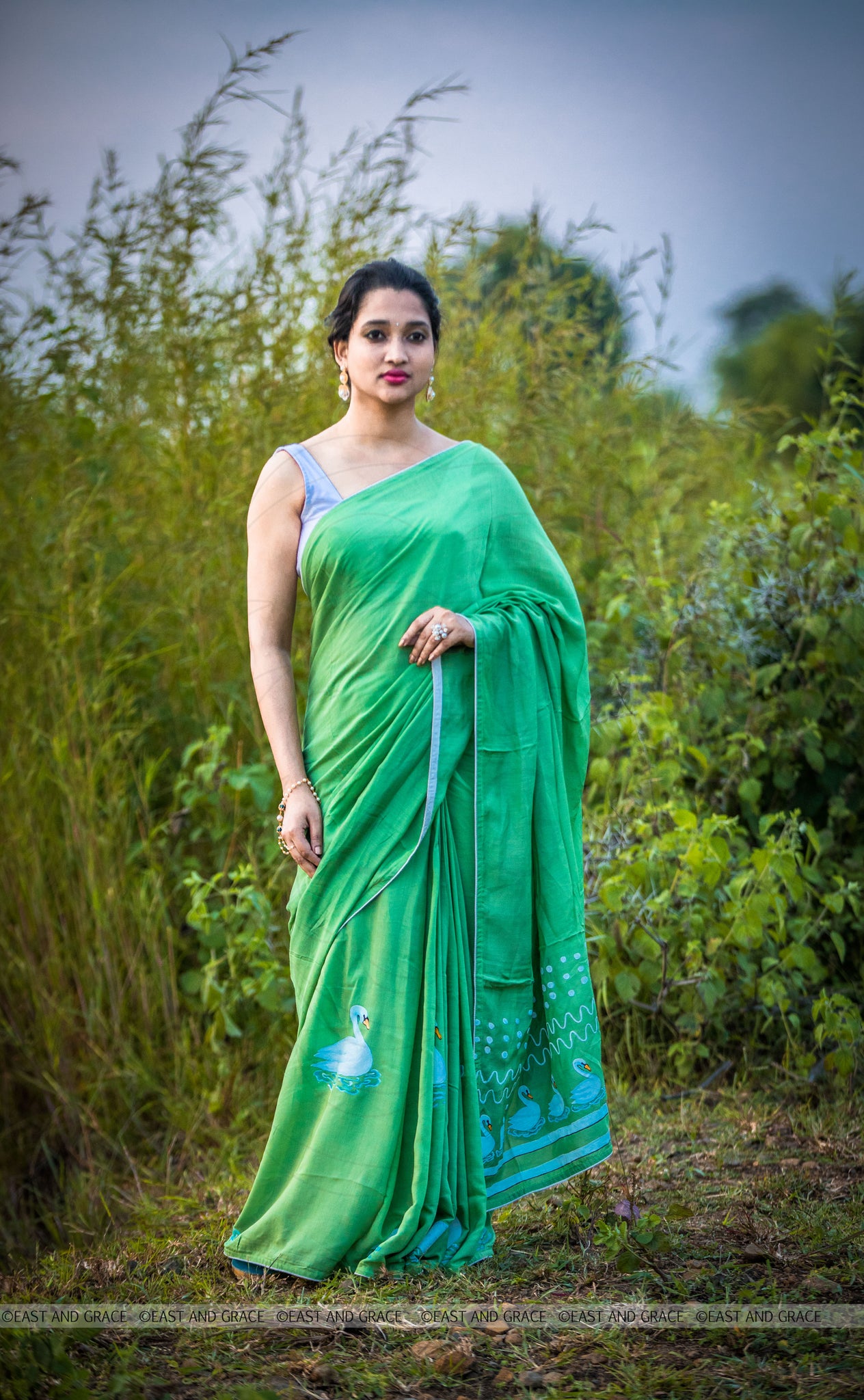 Mugdha Muslin-Cotton Hand-Painted Swans Saree