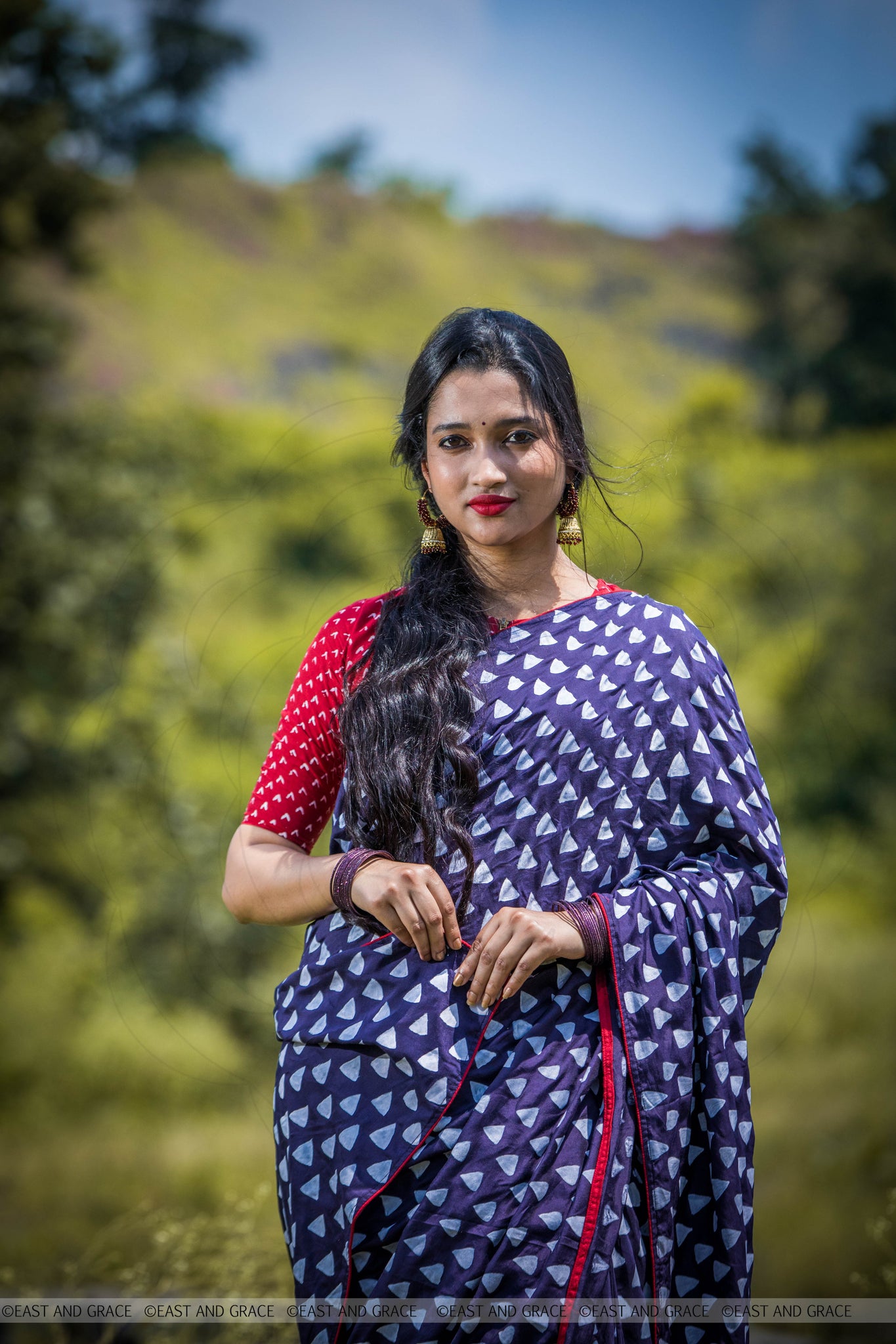 Shayantani Navy Blue Muslin-Cotton Hand-Painted Saree