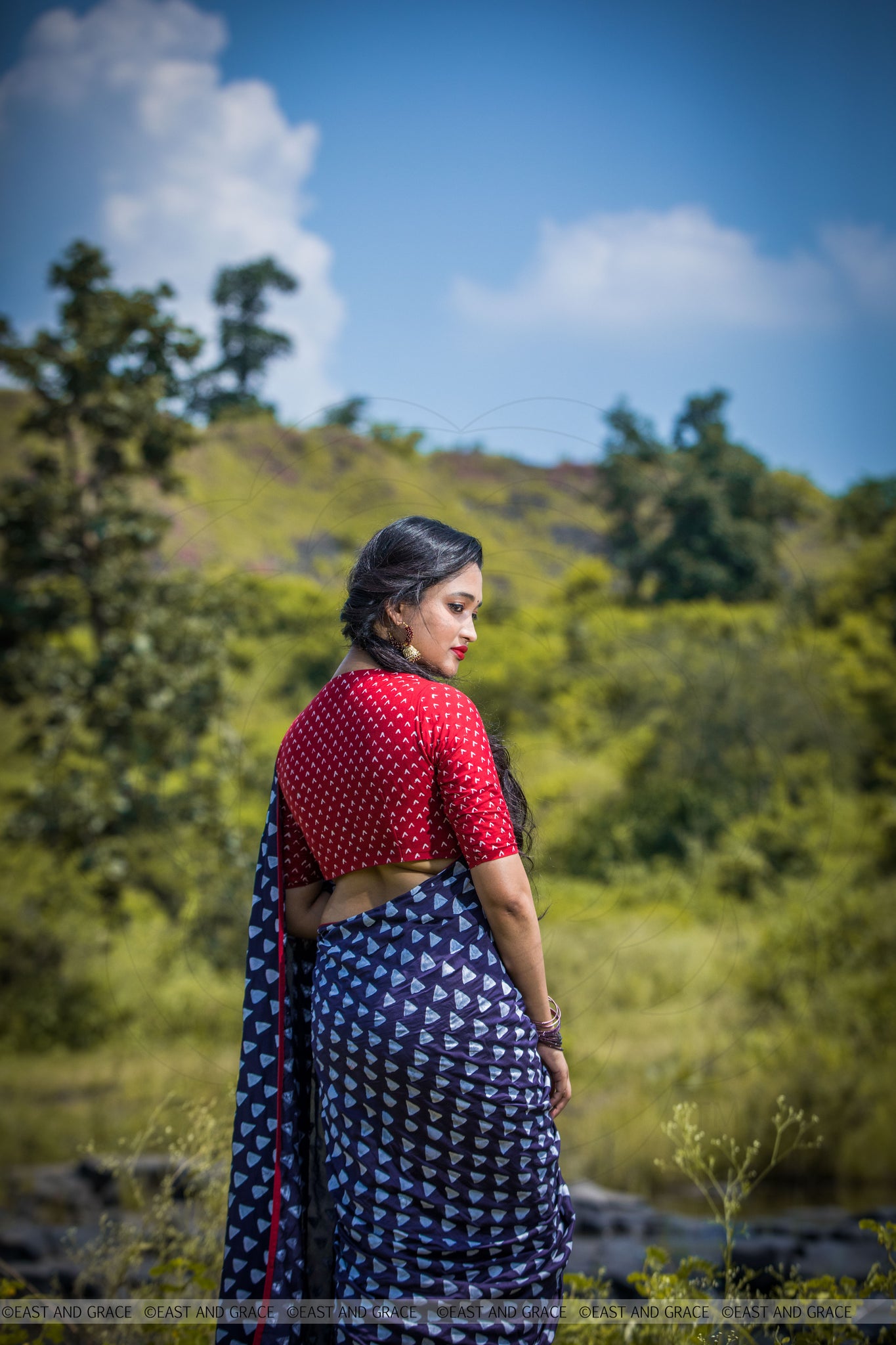 Shayantani Navy Blue Muslin-Cotton Hand-Painted Saree