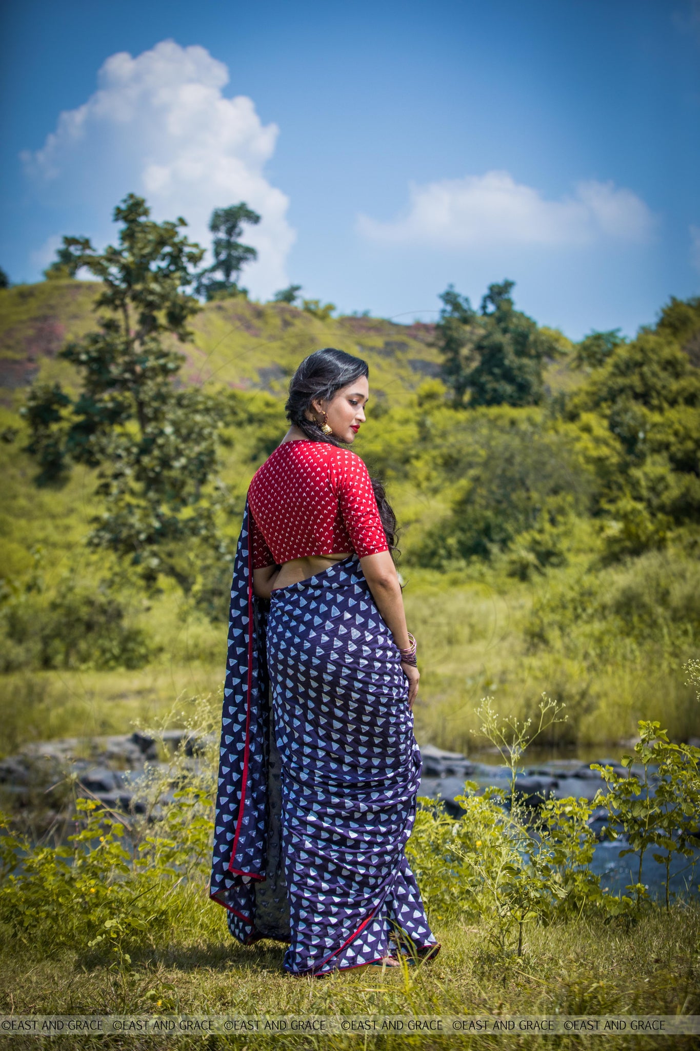 Shayantani Navy Blue Muslin-Cotton Hand-Painted Saree