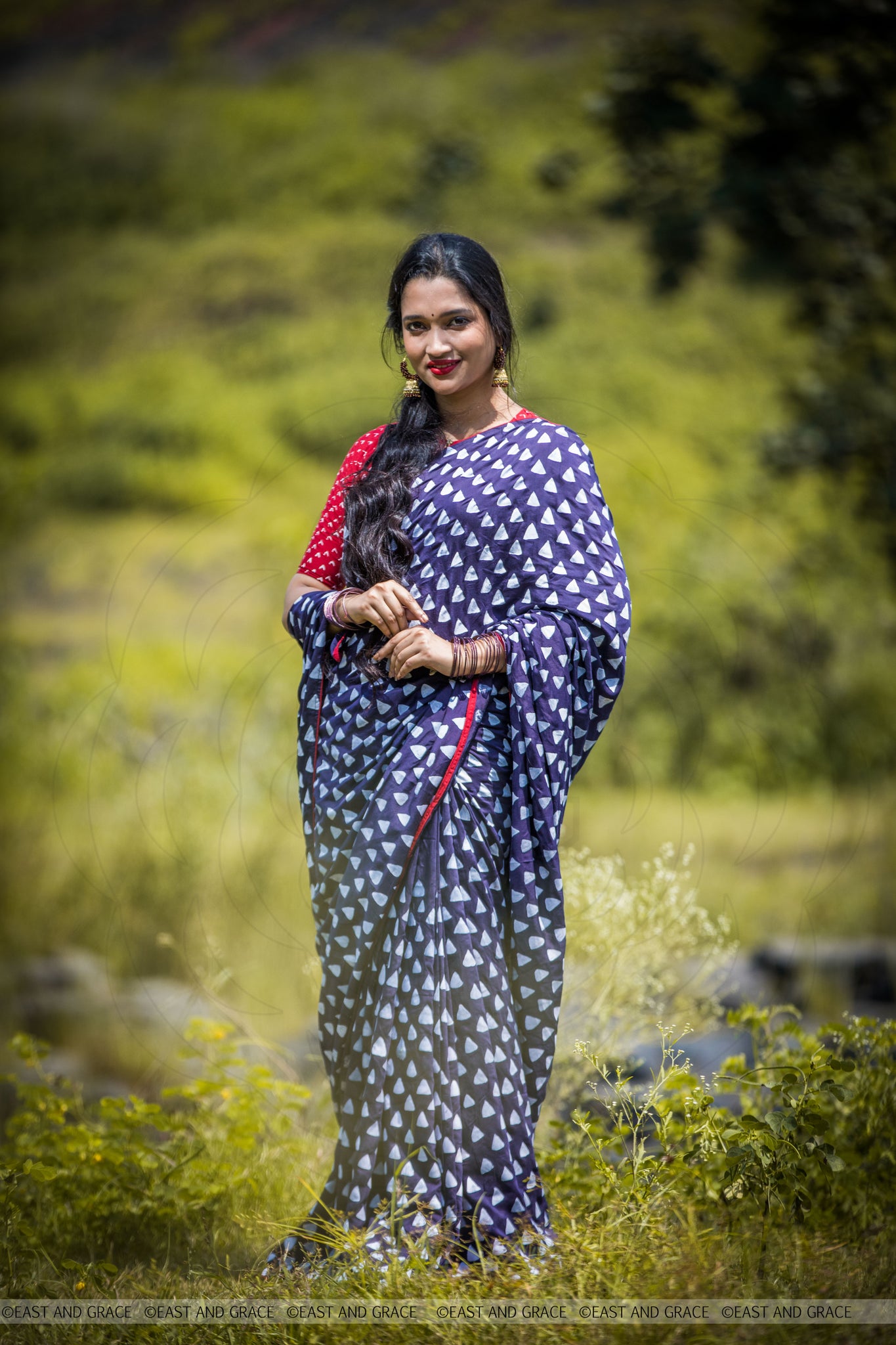 Shayantani Navy Blue Muslin-Cotton Hand-Painted Saree