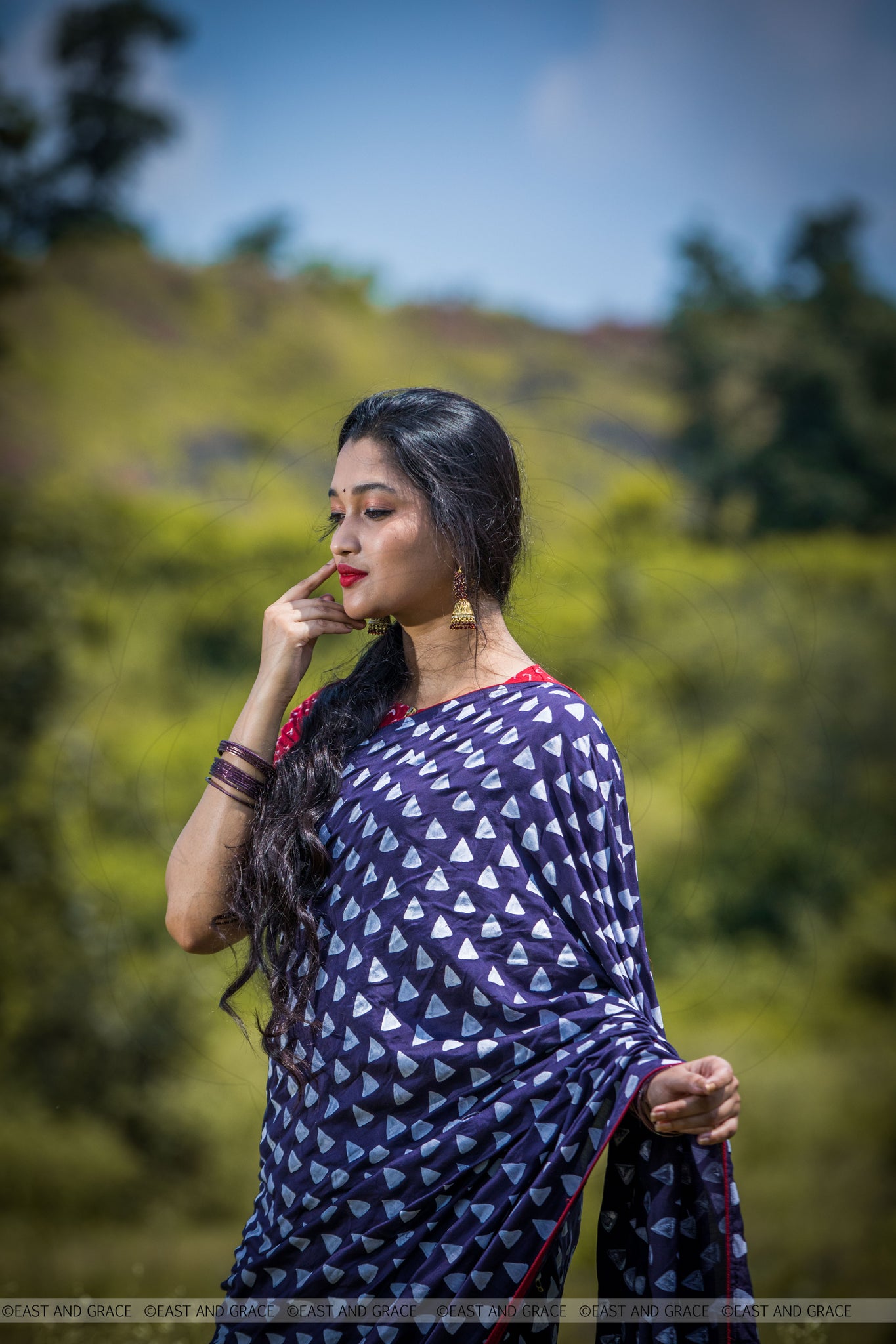 Shayantani Navy Blue Muslin-Cotton Hand-Painted Saree