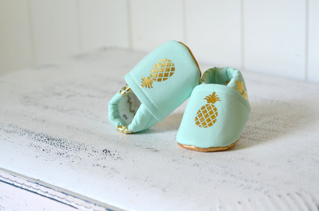 gold pineapple print baby shoes