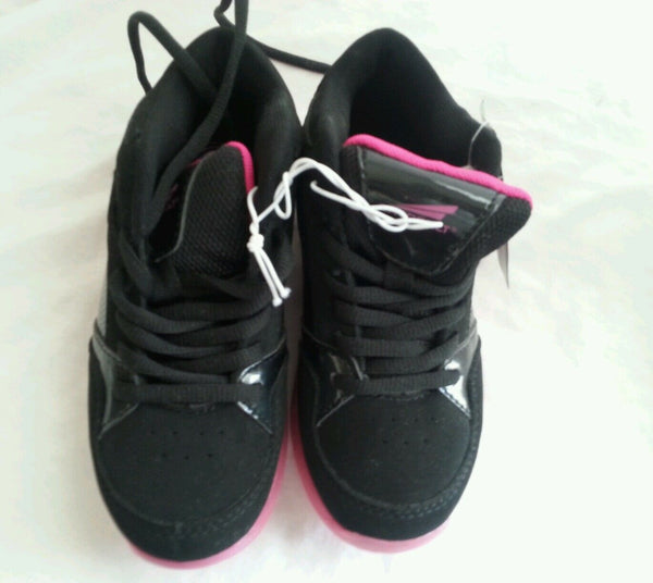 youth black tennis shoes