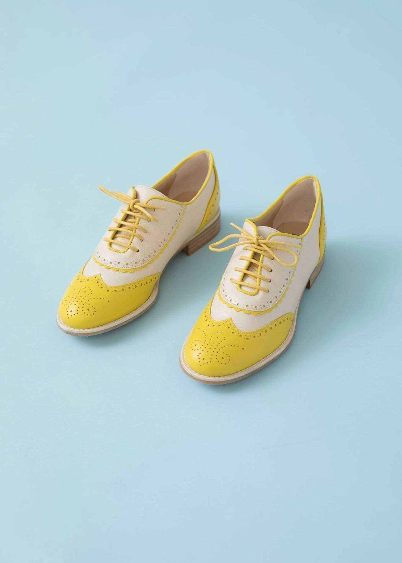 Hvide og sko med flad hæl | La Veintinueve Køb online Dress the bird