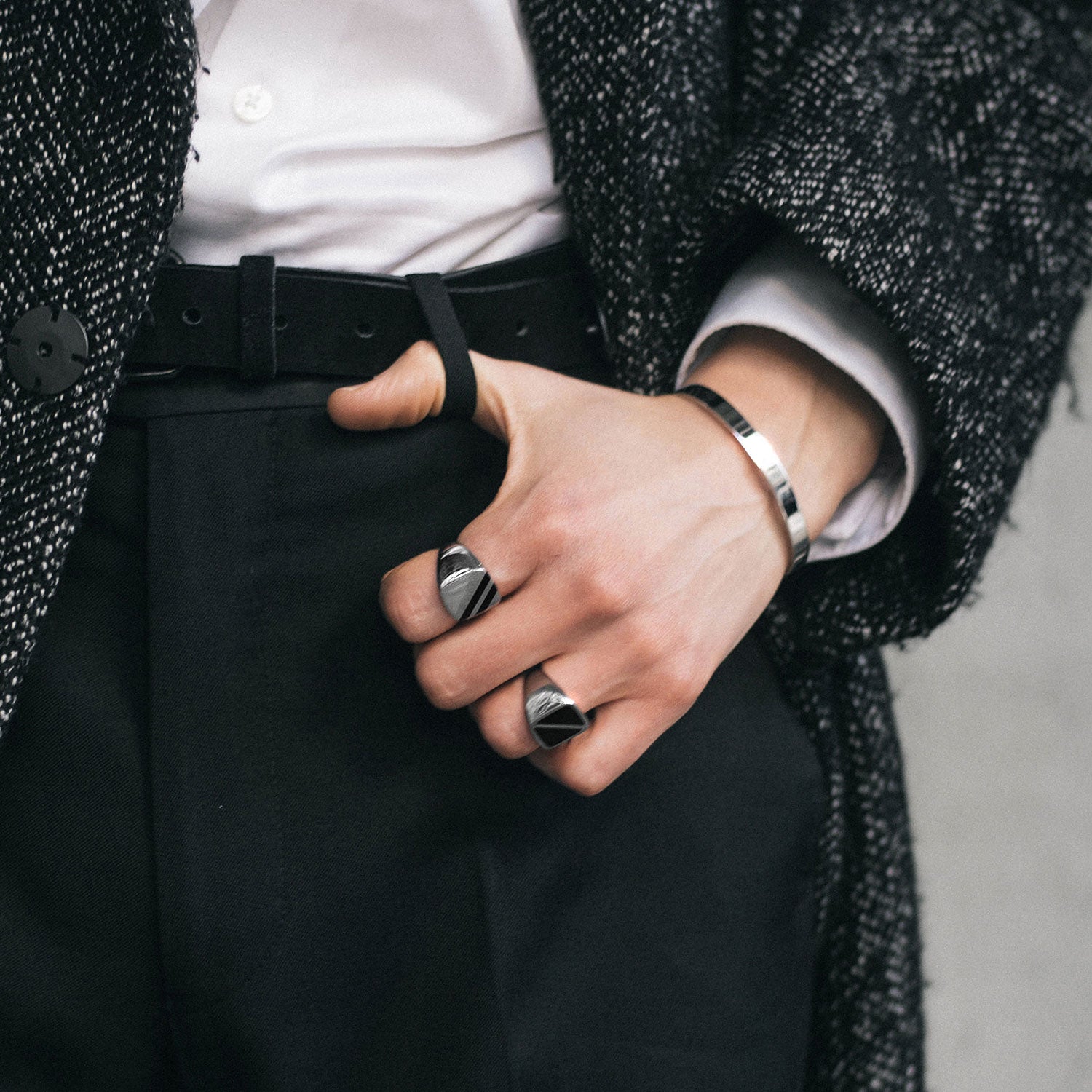 WEARING BRACELETS ISN’T AS FEMININE AS YOU THINK; HERE’S THE MASCULINE WAY TO DO IT