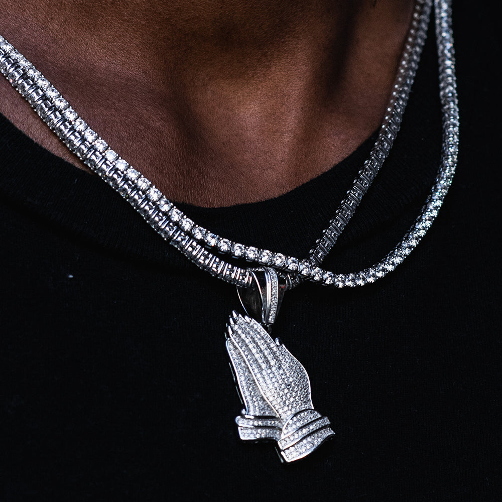 7 Awesome Men’s Jewelry Trends for Students to Rock on Campus