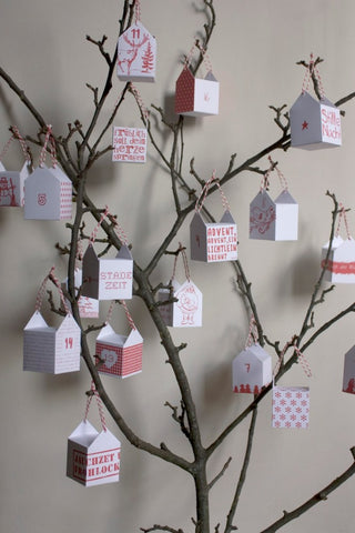 Stylish Christmas Advent Calendar Ideas You Can Totally DIY -- great for the holidays and festive season, easy to make, some have step-by-step instructions