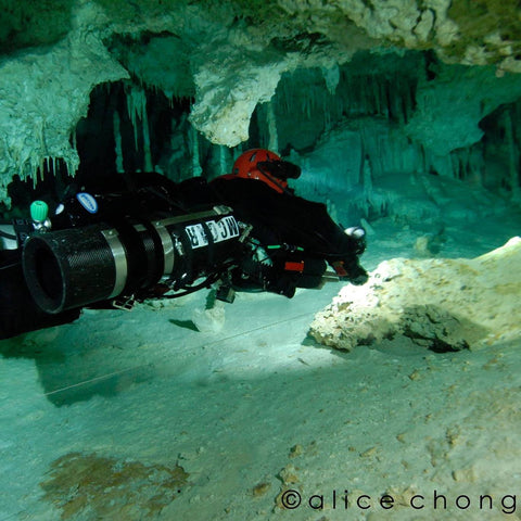Tom McCarthy diving the Sidemount SF2 Rebreather ©Alice Chong