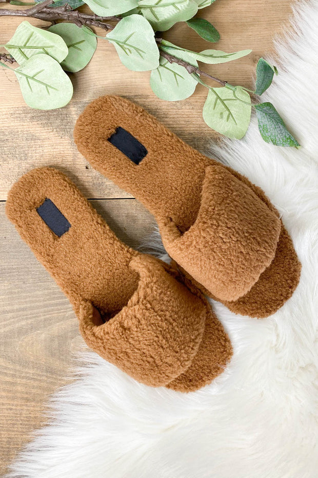 Upbeat Slippers: Tan - Cenkhaber