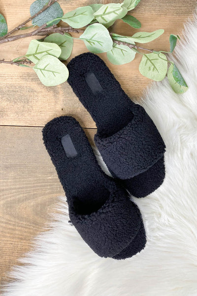 Upbeat Slippers: Black - Mohebina laemeh