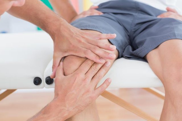 A man is experiencing knee pain.