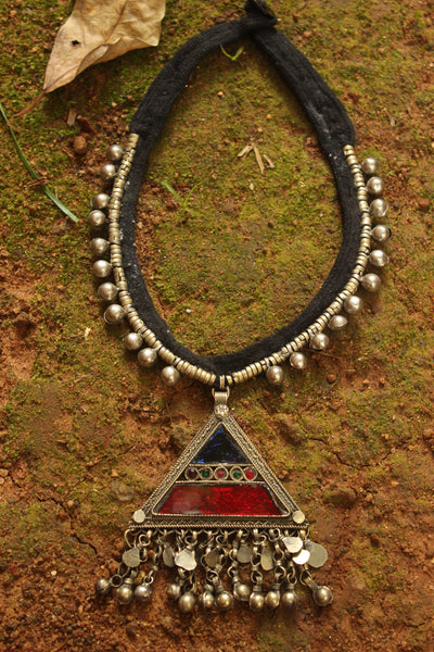 Triangle Afghani Choker with button closure
