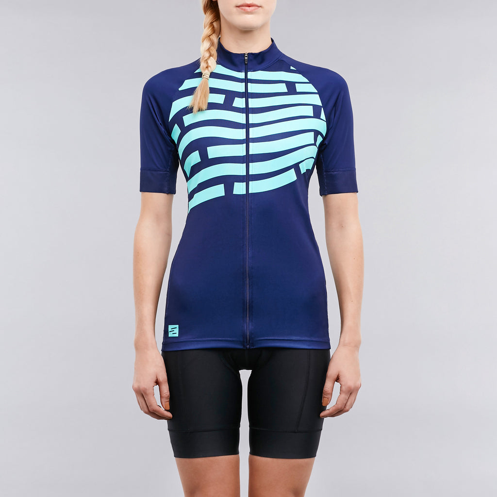 Women's cycling jersey on OMNIUM