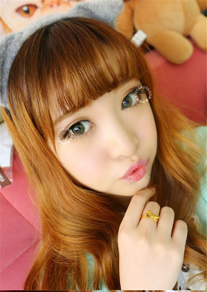 Ulzzang wearing Green (NEO Lucky Clover) Colored Contacts