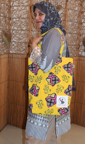 Irem Ahmed models the Fairtrade Foundation UK bag for Fairtrade Fortnight 2020, Dubai, UAE with Sabeena Ahmed