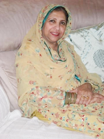 My beloved mother Mrs Meshar Mumtaz Bano - brave breast cancer patient and fairtrade supporter with Sabeena Ahmed