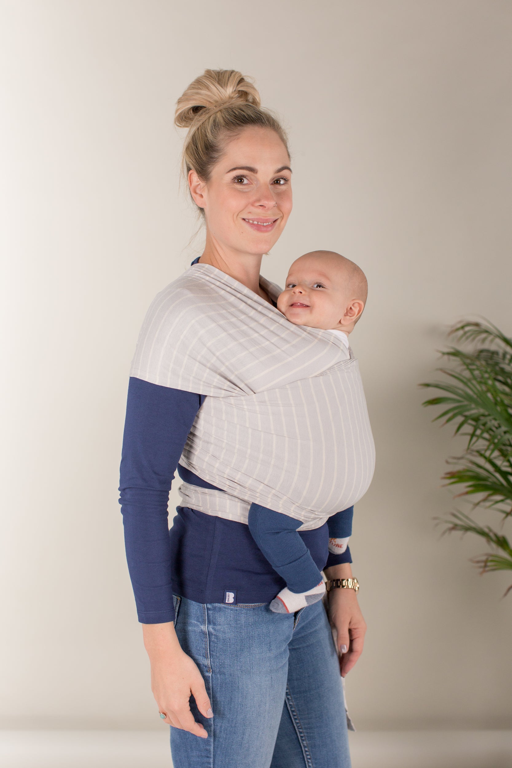 ergobaby lightweight aura wrap grey stripe