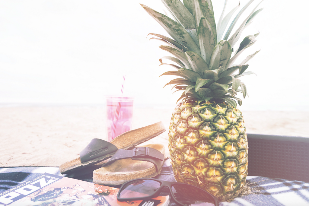 Big T NYC Organic Couture Tea - Pineapple and Beach Setting