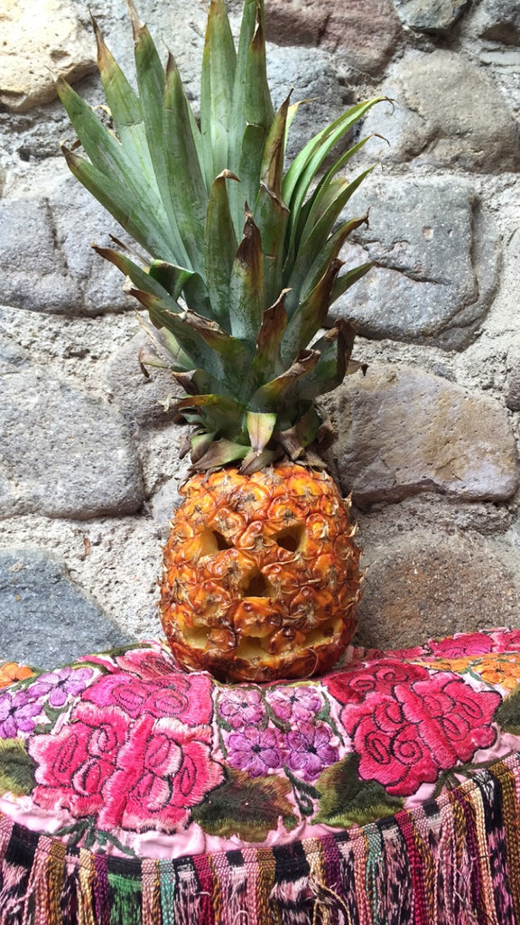 alyssaya blog, hiptipico travel blogger, pineapple carving, pineapple pumpkin, pineapple pinterest, pineapple jack o lantern