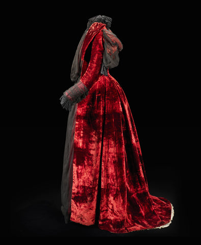 1891-1893 Tea Gown, per 