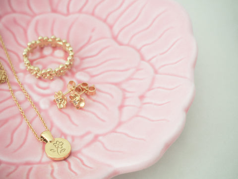 Gold flower coin necklace