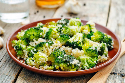 Quinoasalat med broccoli og økologisk Quinoa