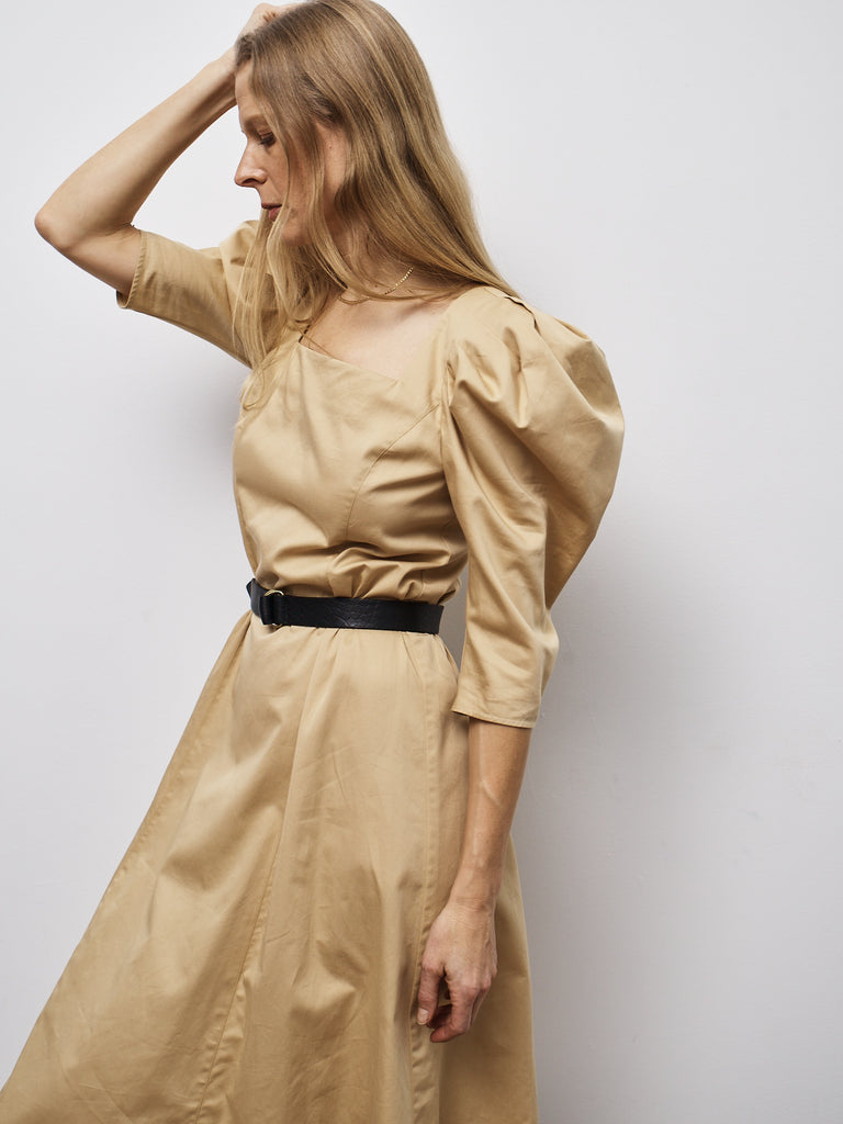 Discover ARIAS' Fall/Winter 2020 womenswear designer collection for New York Fashion Week.  OurPuff Sleeve Dress is rendered in organic cotton poplin and showcases an effortless silhouette.