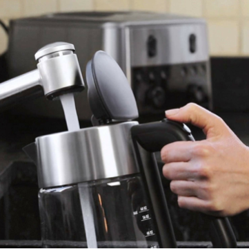 wide spout makes pouring easy