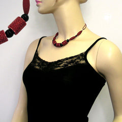 NECKLACE DARK RED & BLACK BEADS 45CM