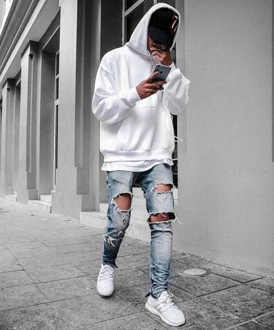 Streetwear outfit with white hoodie, ripped jeans, white trainers