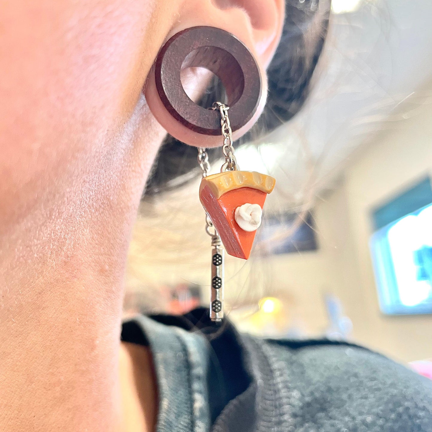 Magnetic Dangle Tunnels Ft. Detachable Pumpkin Pie Dangles
