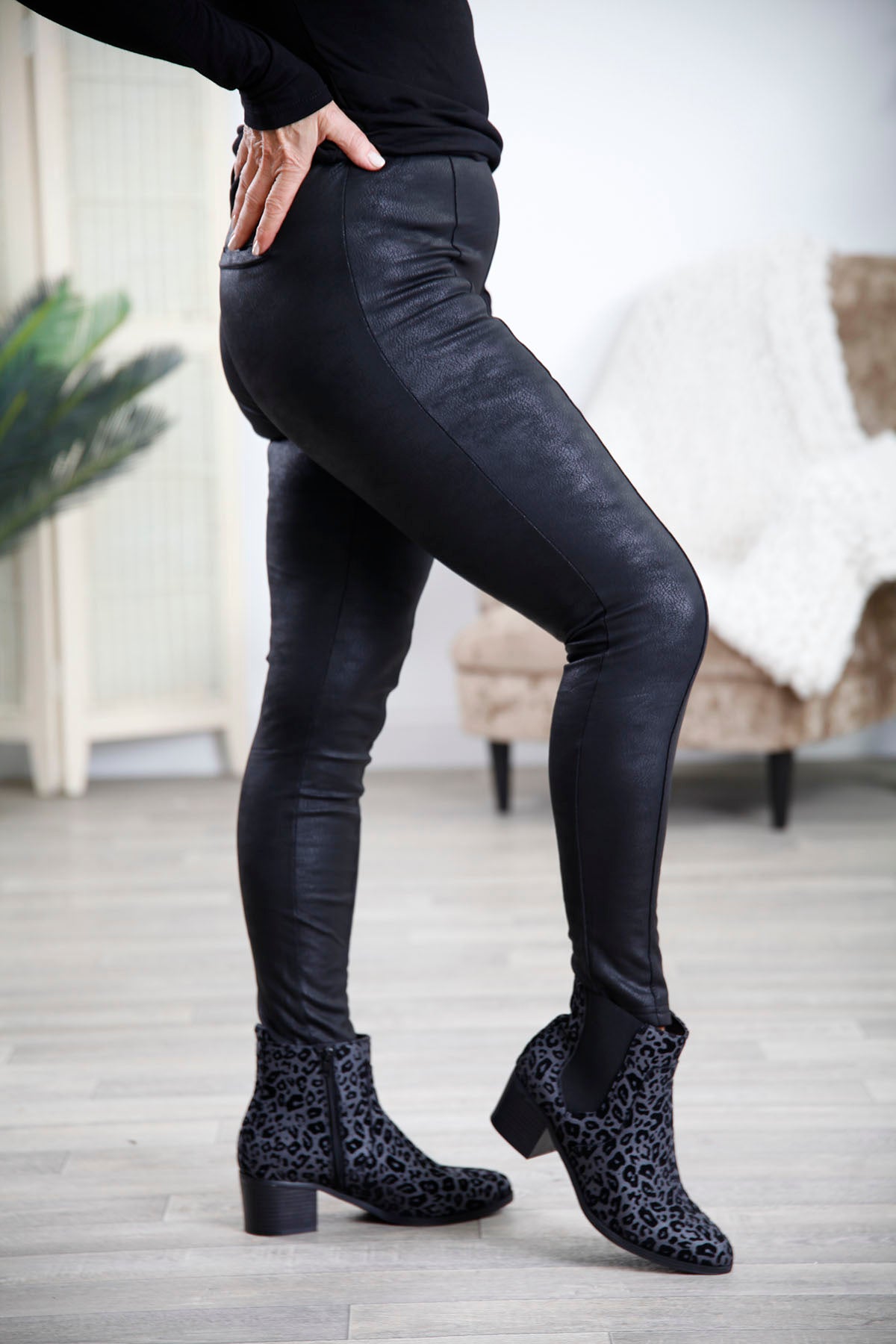 Black Snakeprint Leggings