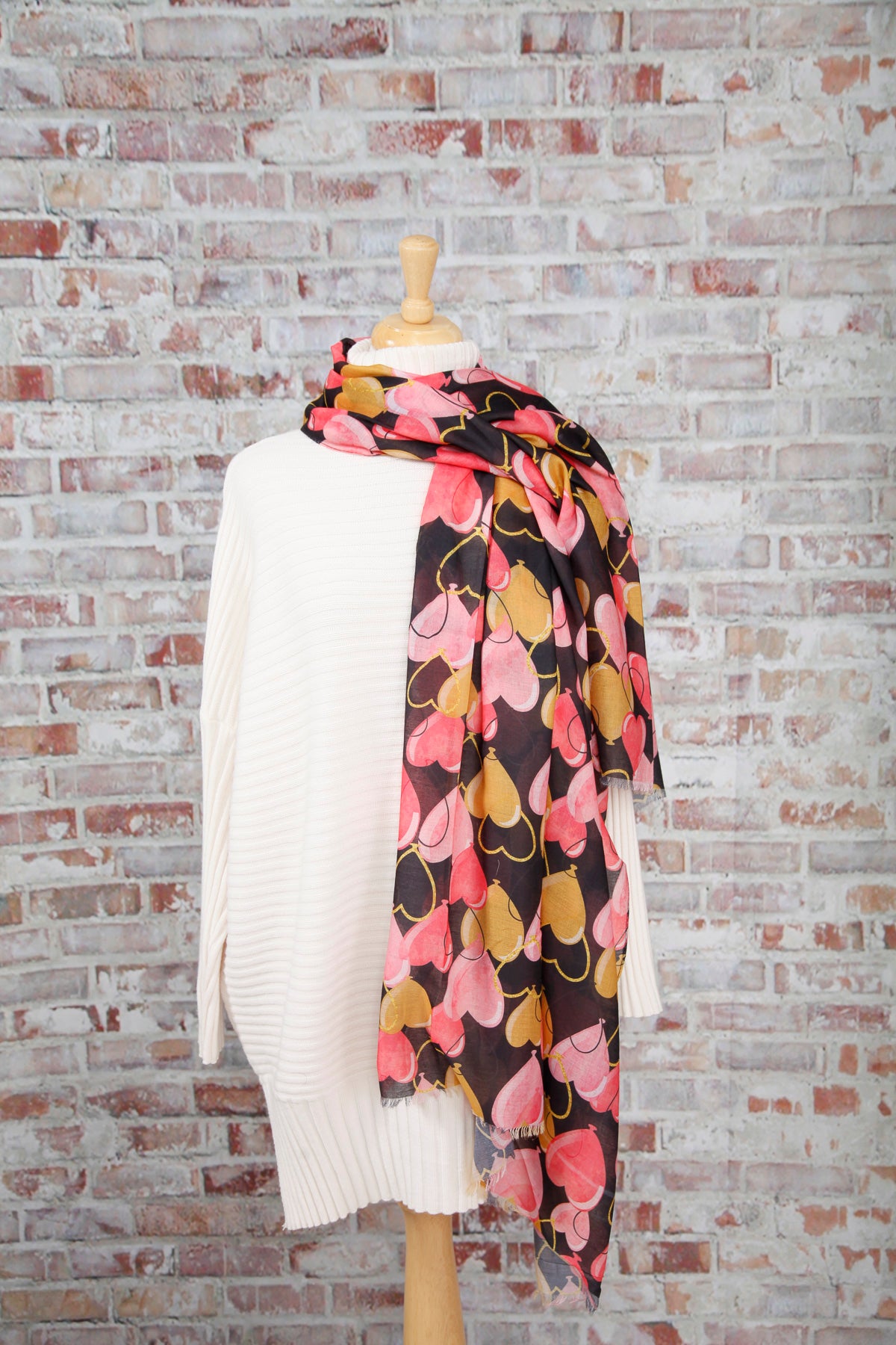 Hannah Heart Scarf Black