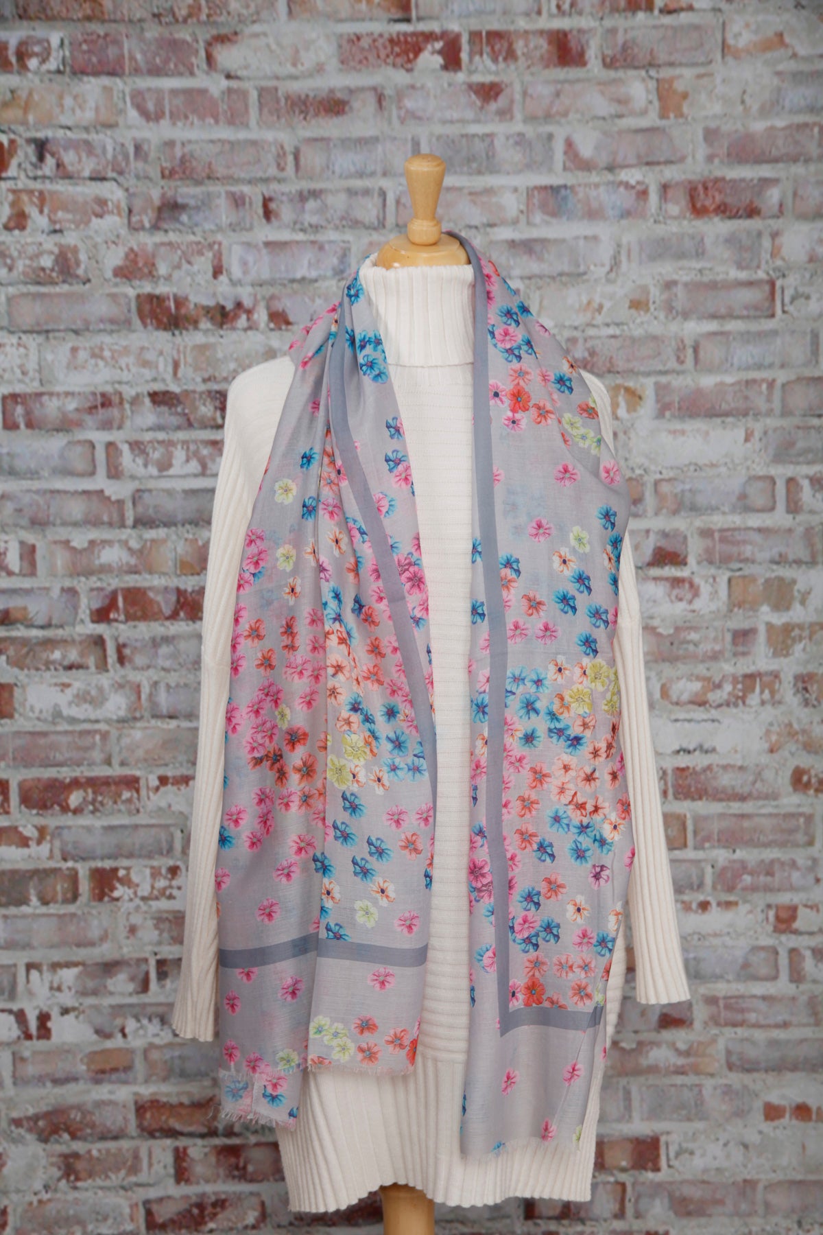 Diana Daisy Scarf Grey